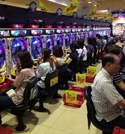 日本で味わえない刺激と興奮を パチンコするよりカジノを楽しむ 女性も楽しむ 家事の合間にカジノ